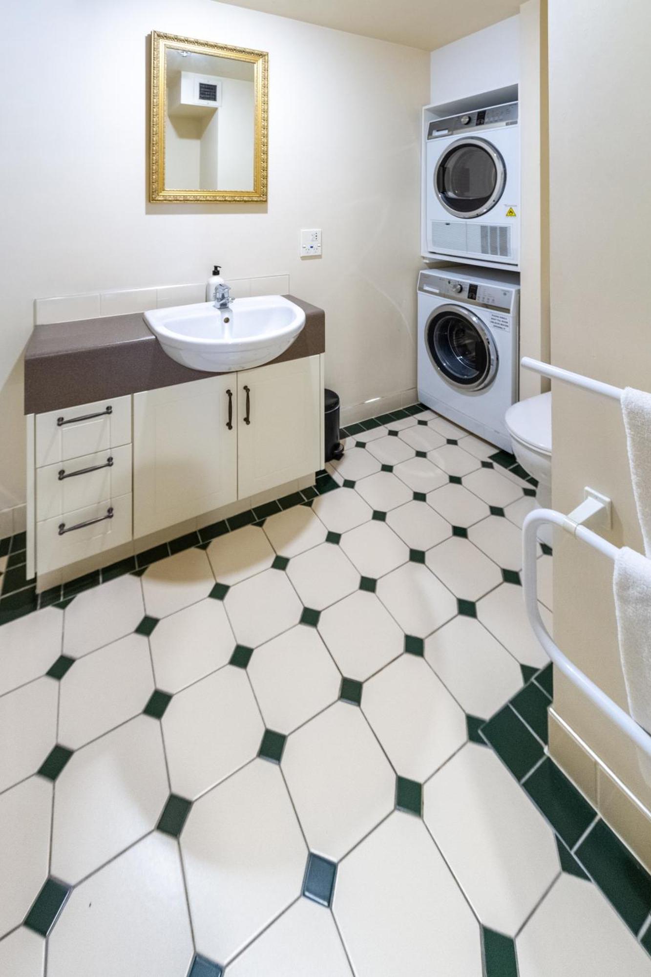 Beauty In The Cbd - 1Bed Free Parking Pool Christchurch Exterior foto